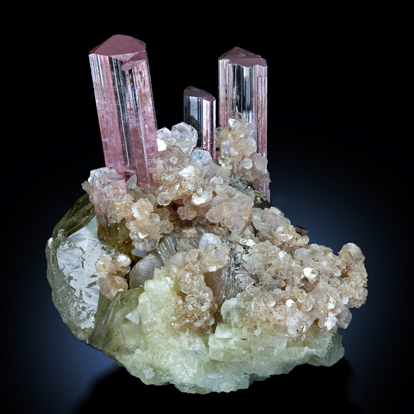 Elbaite crystals with lepidolite. Specimen 2.8 cm.